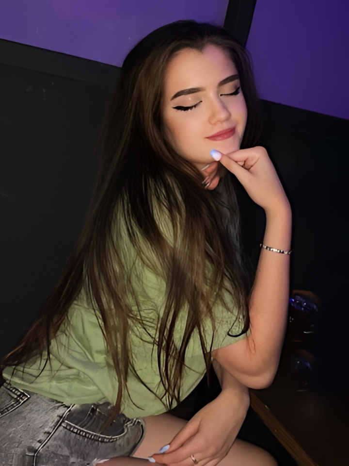 Алиса привлекальеная девушка из Ейска цена от 5000 руб