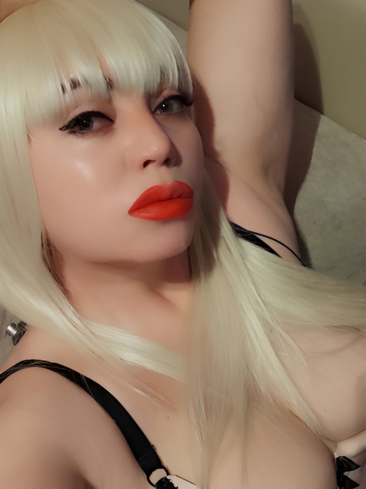 Ника привлекальеная девушка из Ейска цена от 2000 руб