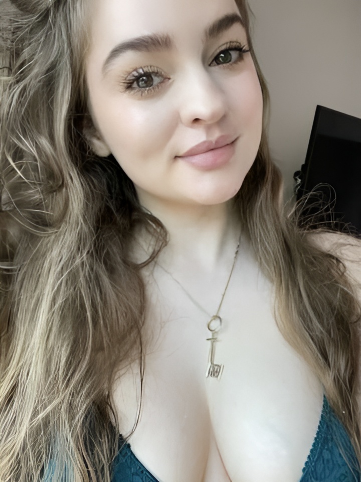 Софа привлекальеная девушка из Ейска цена от 2000 руб