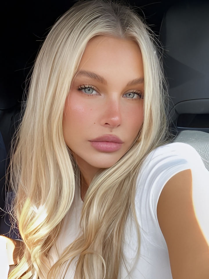 Стефания привлекальеная девушка из Ейска цена от 3000 руб