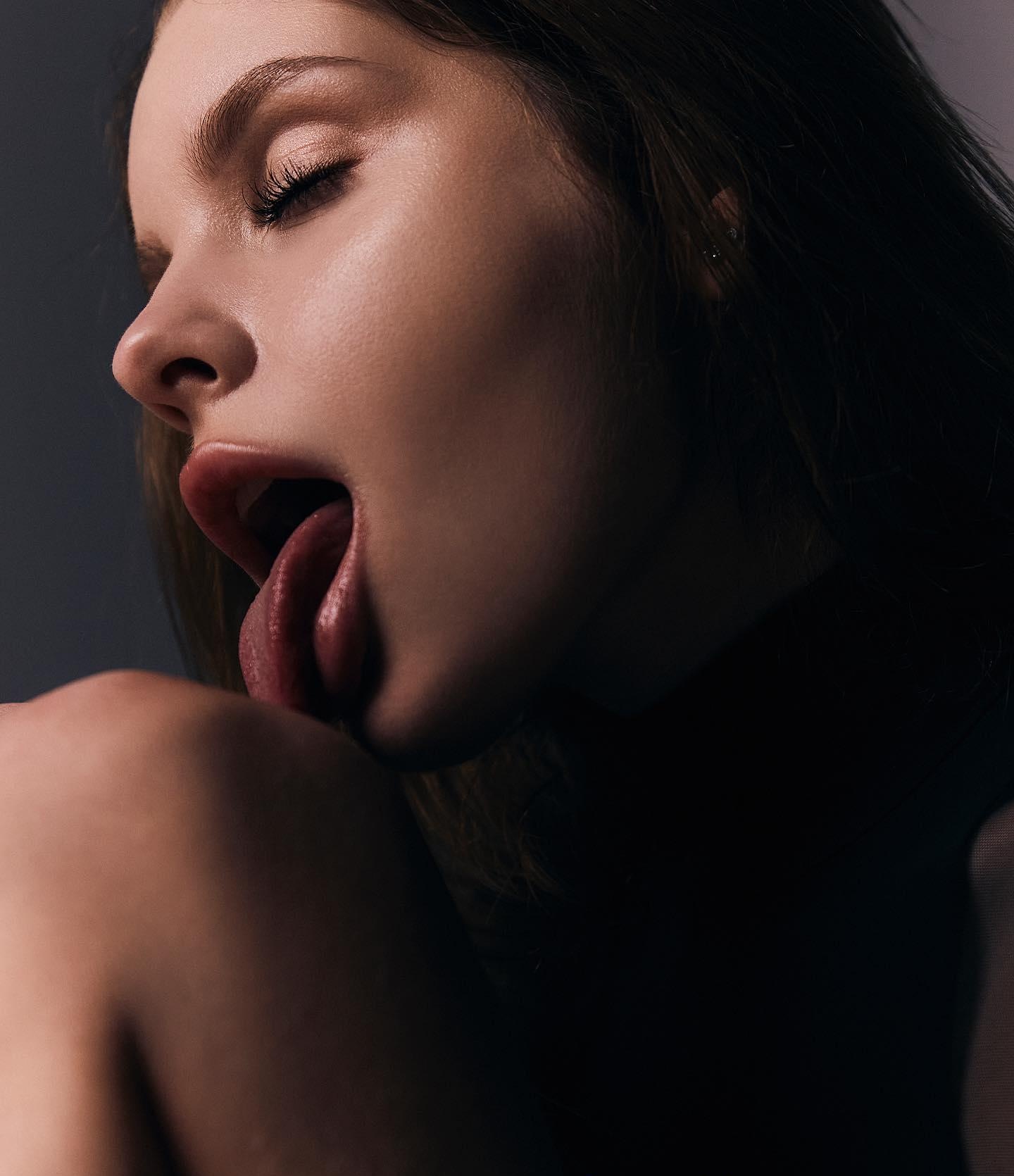 Анастасия привлекальеная девушка из Ейска цена от 4000 руб