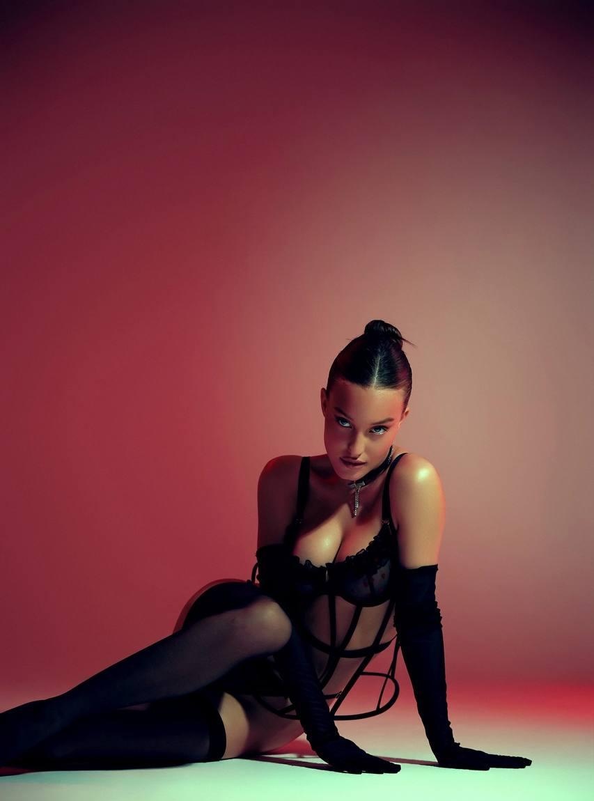 Дашута привлекальеная девушка из Ейска цена от 6000 руб