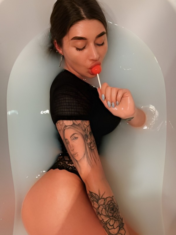 Зиглинда привлекательная девушка из Ейска цена от 1500 руб