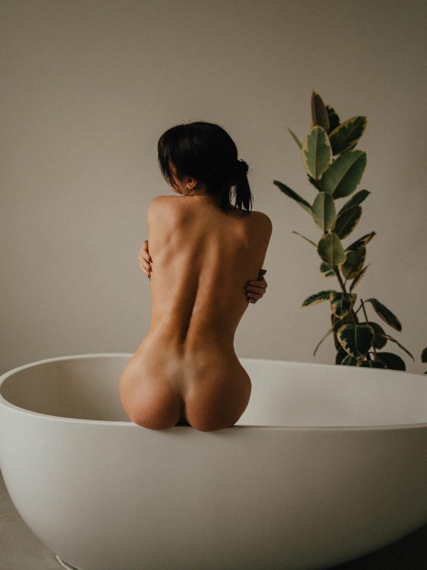 Варя привлекательная девушка из Ейска цена от 6000 руб