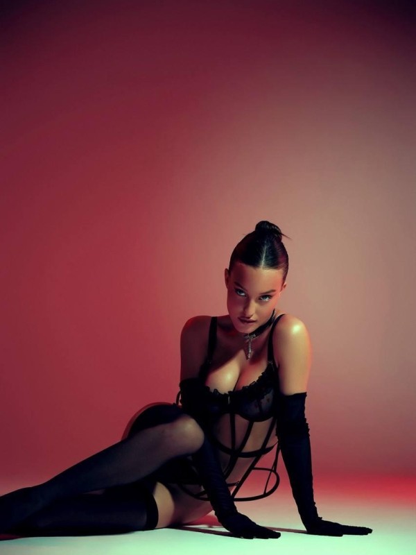 Дашута привлекательная девушка из Ейска цена от 6000 руб